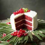 RED VELVET LAYER CAKE DE COCO